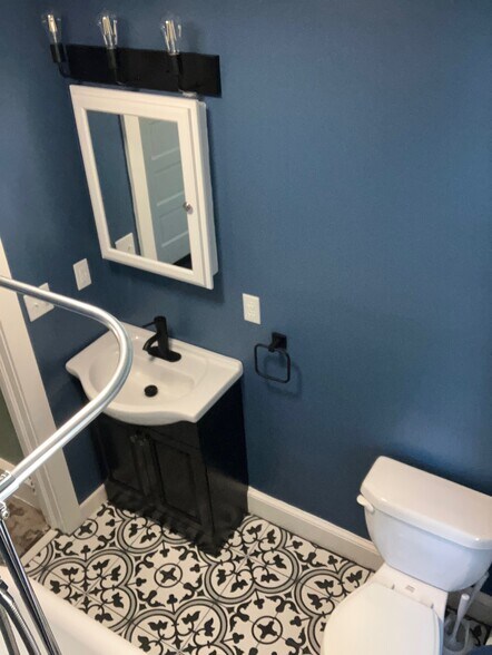 Building Photo - 1302 Hillside Ave