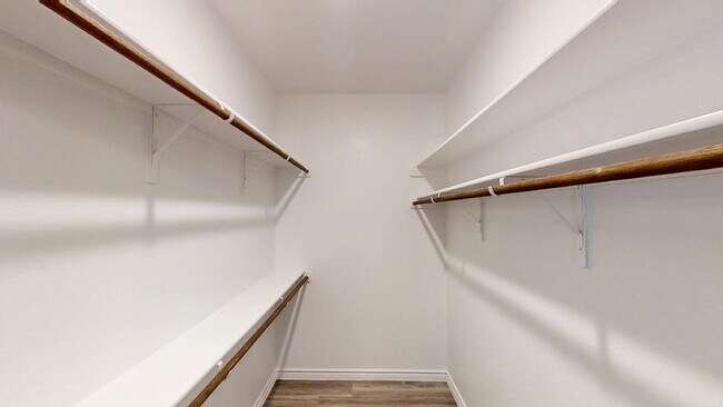 Building Photo - 2107 Wildewood Dr