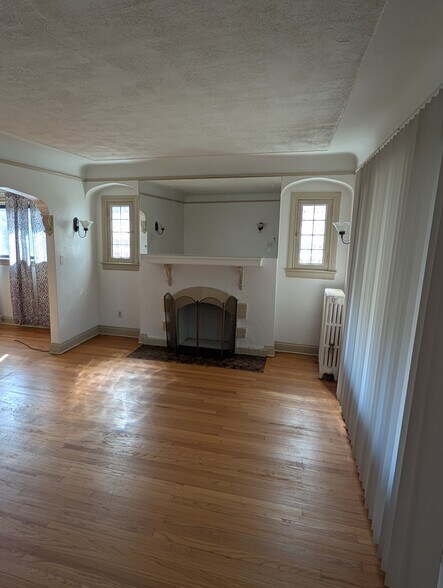 Living rm - 18444 Woodingham Dr