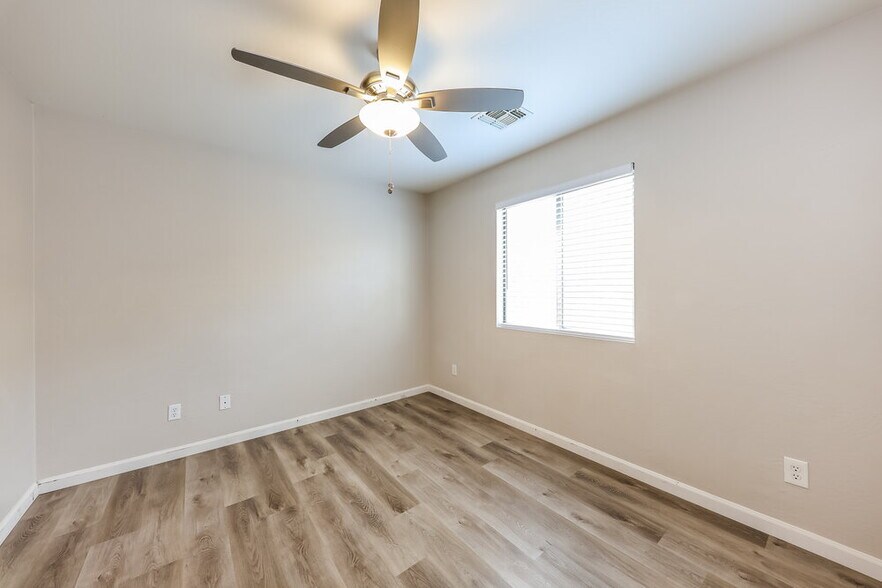 Building Photo - 13023 W Lawrence Rd