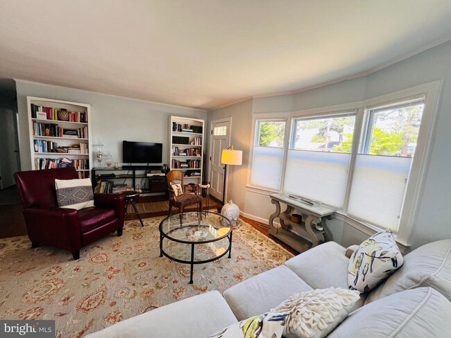 Building Photo - 3214 Riverview Dr