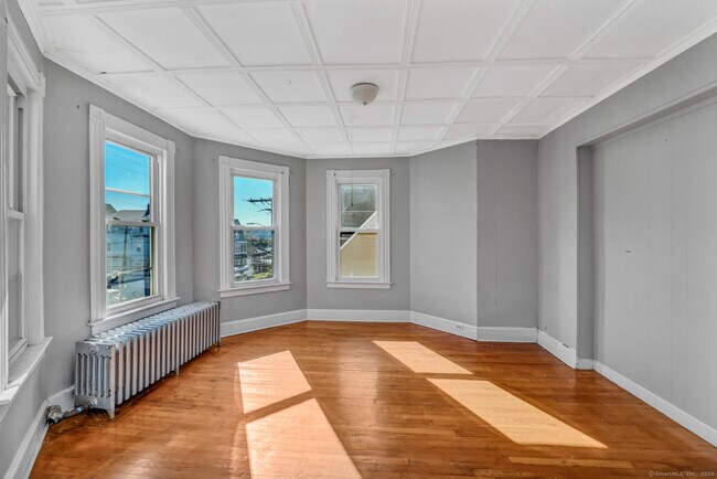 Building Photo - 221 Willow St