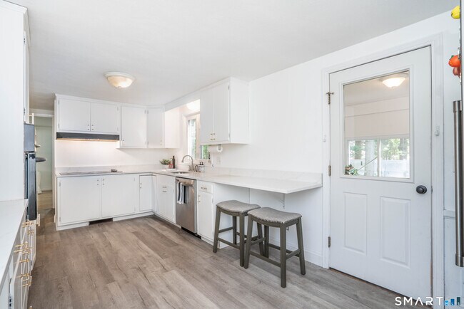 Building Photo - 25 Greensview Dr