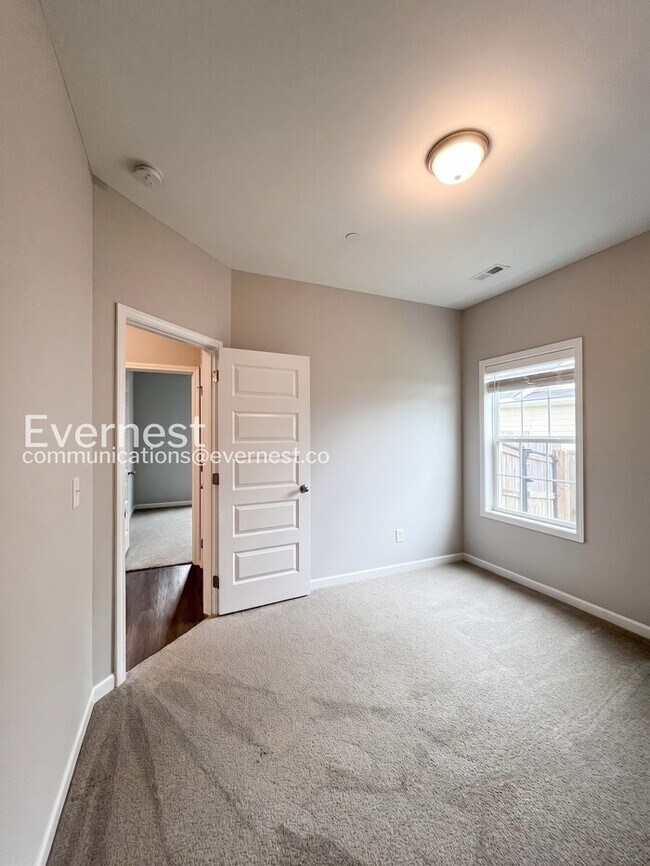 Building Photo - Home with Fenced Yard and Garage / 4 Bed, 2 Bath  / Voucher Accepted / Pet-friendly / Coming Soon!
