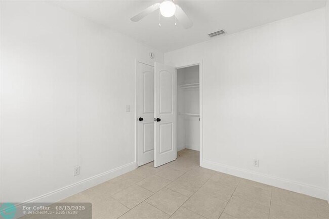 Building Photo - 906 29th St