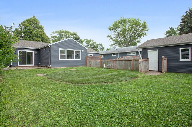 Building Photo - 5508 S Bruner St