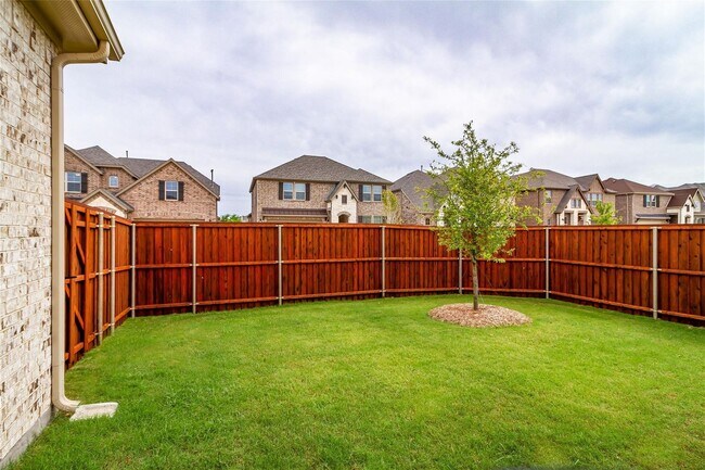 Building Photo - Location!! 2018 house, refrigerator provided! Dont miss this sweet home!