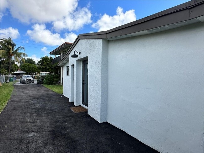 Building Photo - 1436 SW 76th Ct