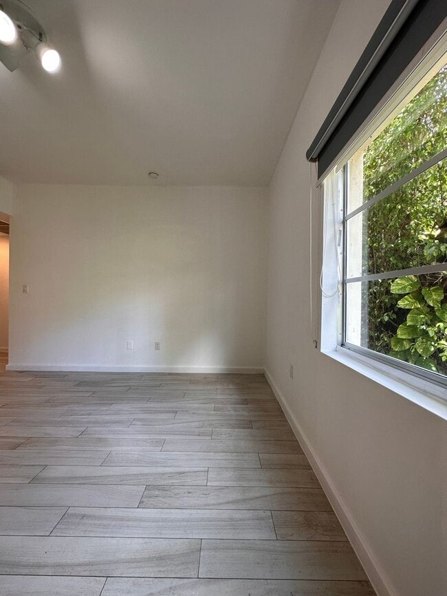 Building Photo - BRAND NEW 1BD APT IN THE HEART OF ART DECO