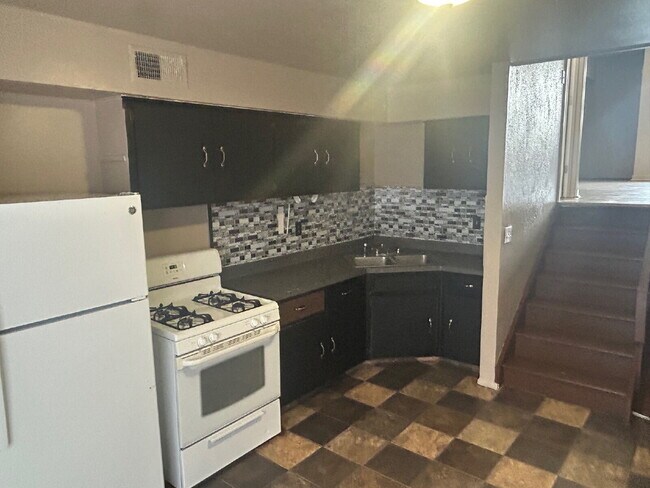 Building Photo - Large three bedroom condo for rent.