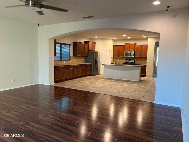 Building Photo - 1019 W Spur Dr
