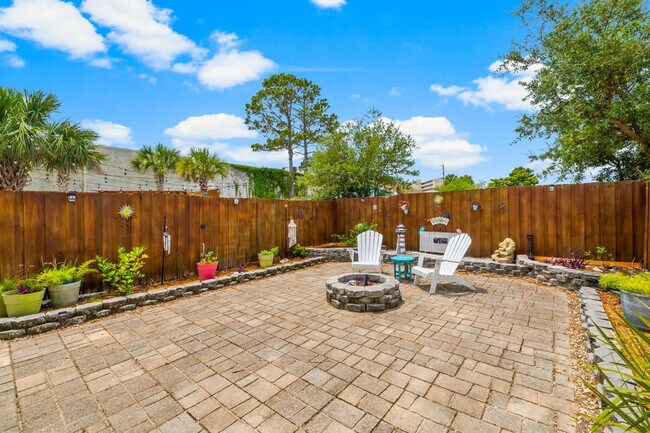 Building Photo - 7405A Beach Dr