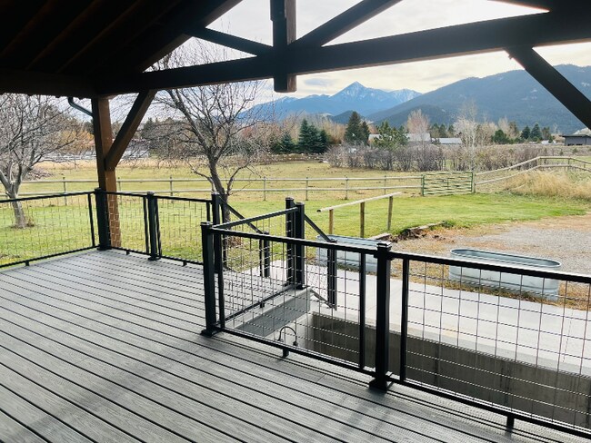 Building Photo - 145 Sunset Dr