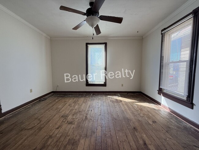 Building Photo - Three Beds, 1.5 Baths