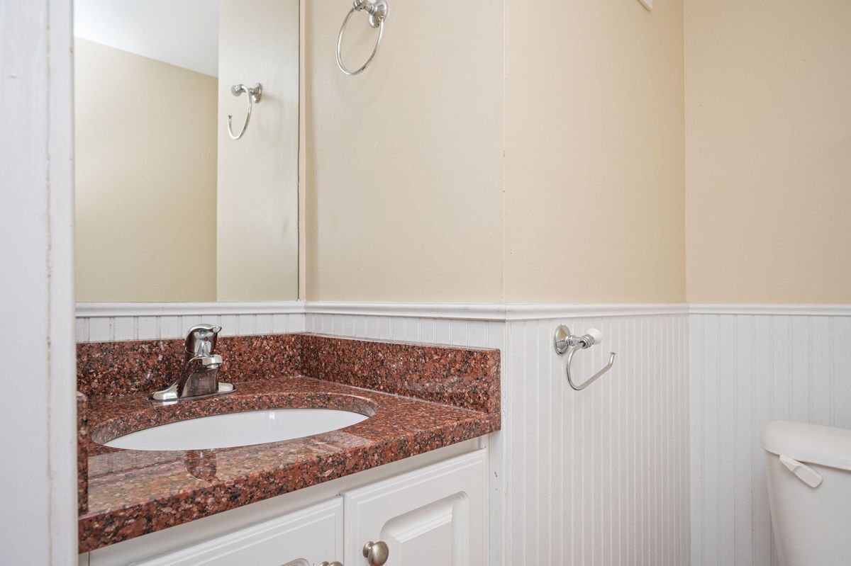 Building Photo - 31 Villa Ct SE