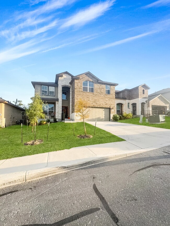 Building Photo - Modern 4-Bedroom Rental with Home Office a...