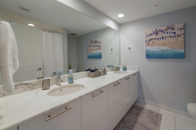 Building Photo - 951 Brickell Ave