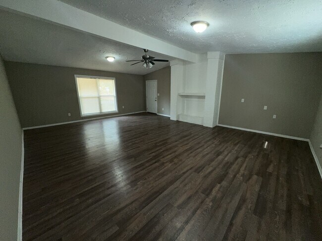 Building Photo - 3320 Ridgeland Dr