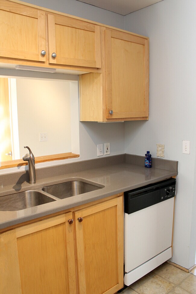 Building Photo - Lovely 3 Bed, 2 Bath Townhouse in North Tabor
