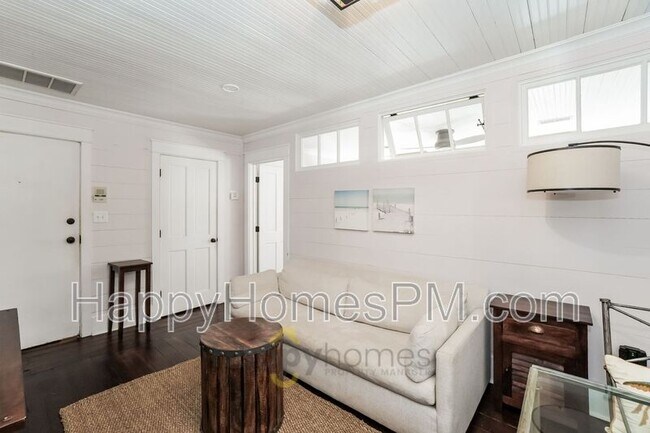 Building Photo - 251 Meeting St