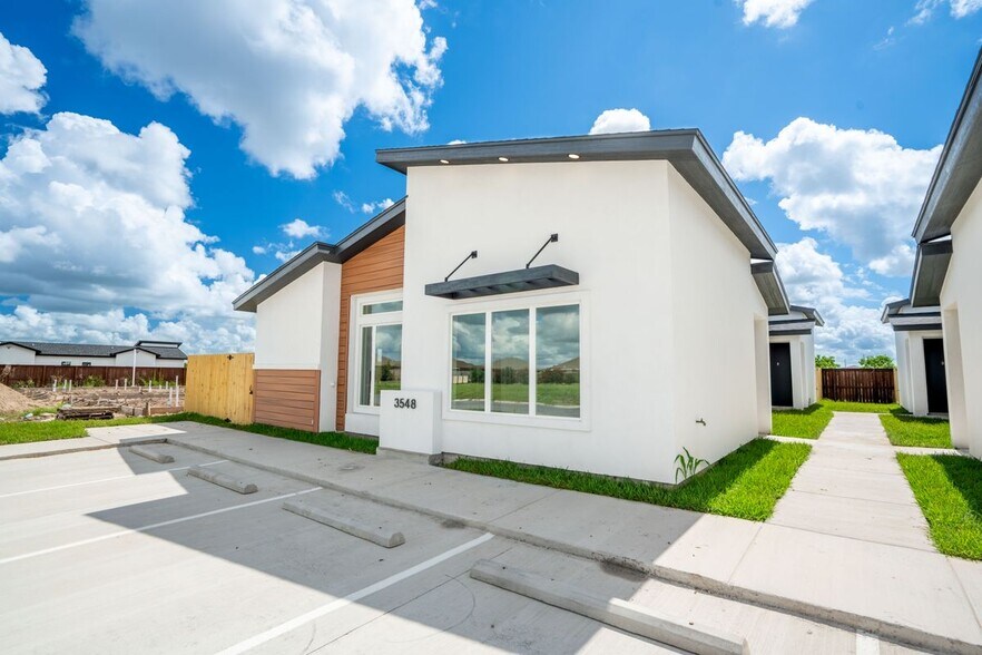 Primary Photo - 3548 Hidalgo Cir