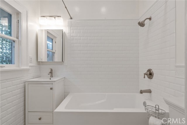 Building Photo - 1325 E Altadena Dr