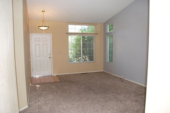 Building Photo - Four Br Single Story Home in NW Reno