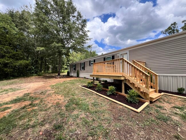 Building Photo - 1711 McKenzie Rd