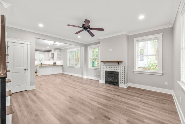 Building Photo - Beautiful Home with a Backyard Deck in Bid...