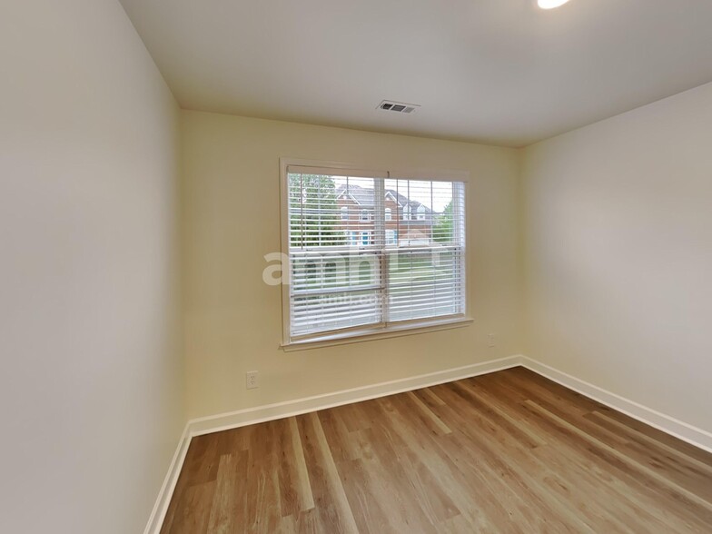 Building Photo - 3059 Romain Trail