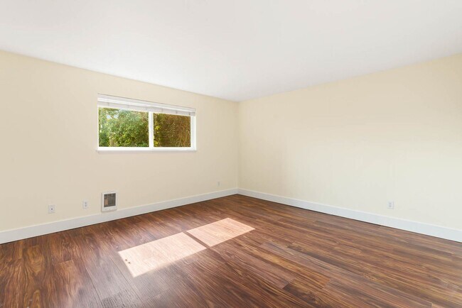 Building Photo - 1717 5th Ave N