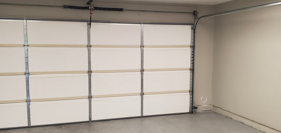 Building Photo - 74563 Sagebrush Dr