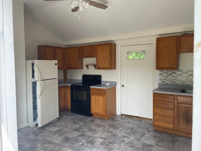 Building Photo - 225 Bean Rd