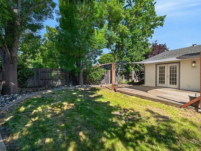 Building Photo - 3 bedroom 2 bath in Dry Creek School District.