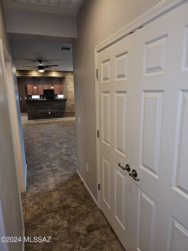 Building Photo - 6652 W Fishermans Dr