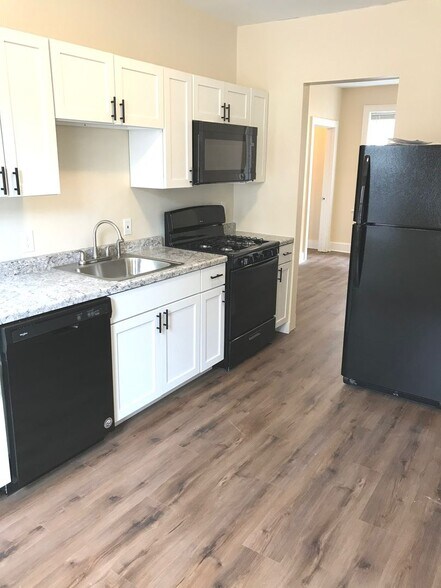 Interior Photo - 421-425 Washington