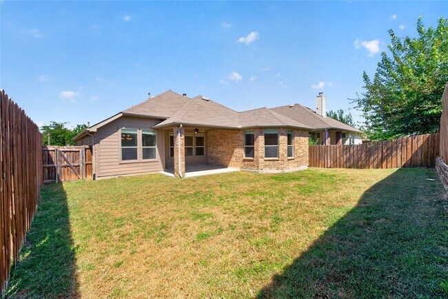 Building Photo - 417 Hackberry Dr