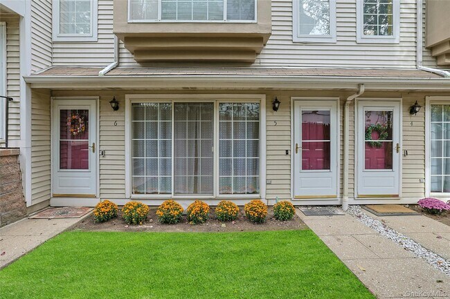 Primary Photo - 5 Soundview St