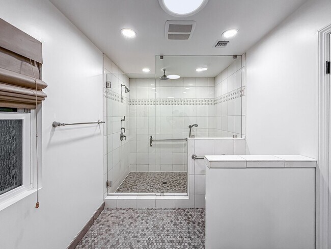 Building Photo - Upgraded Sherman Oaks 4+4 home - Ready for Move In!