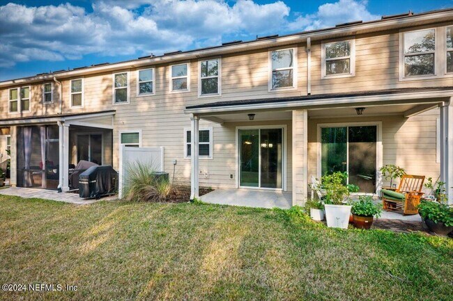 Building Photo - 215 Richmond Dr