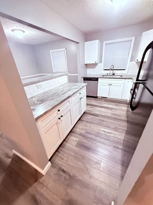 Building Photo - 6109 Richmond Ave