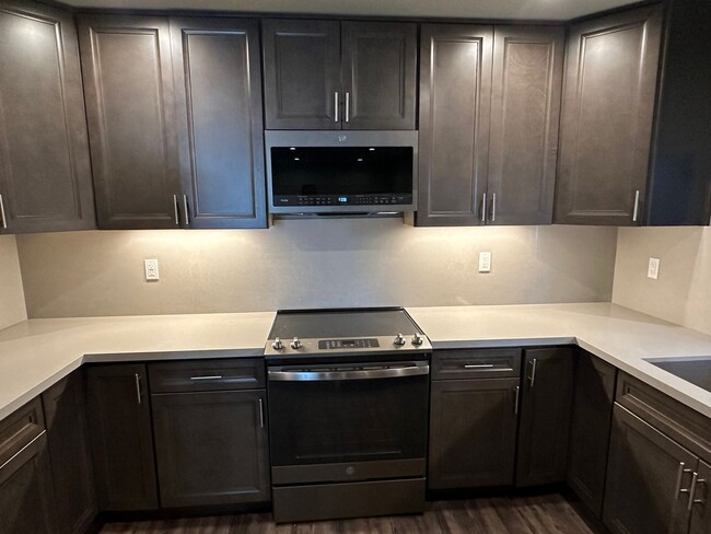 Building Photo - Charming 3 Bedroom 2 bathroom back house in the heart of San Diego's most desirable neighborhoods!