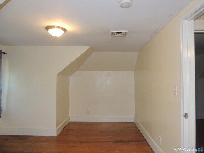 Building Photo - 382 Winthrop Ave