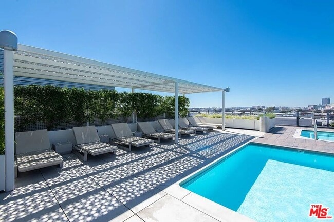 Building Photo - 510 S Hewitt St