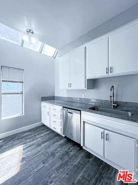 Building Photo - 9939 Topanga Canyon Blvd