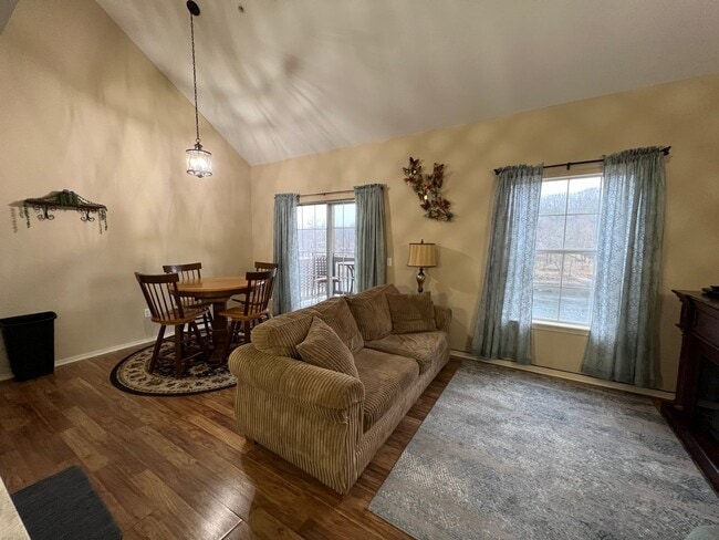 Building Photo - 680 Fall Creek Dr