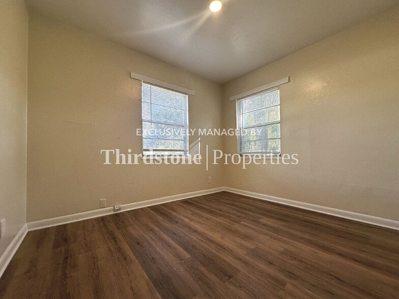 Building Photo - 5502 Plymouth St