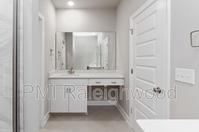 Building Photo - 1245 S Blount St