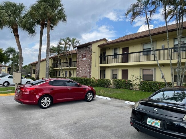 Building Photo - 2 Bedroom Condo in Winding Lake - Sunrise ...