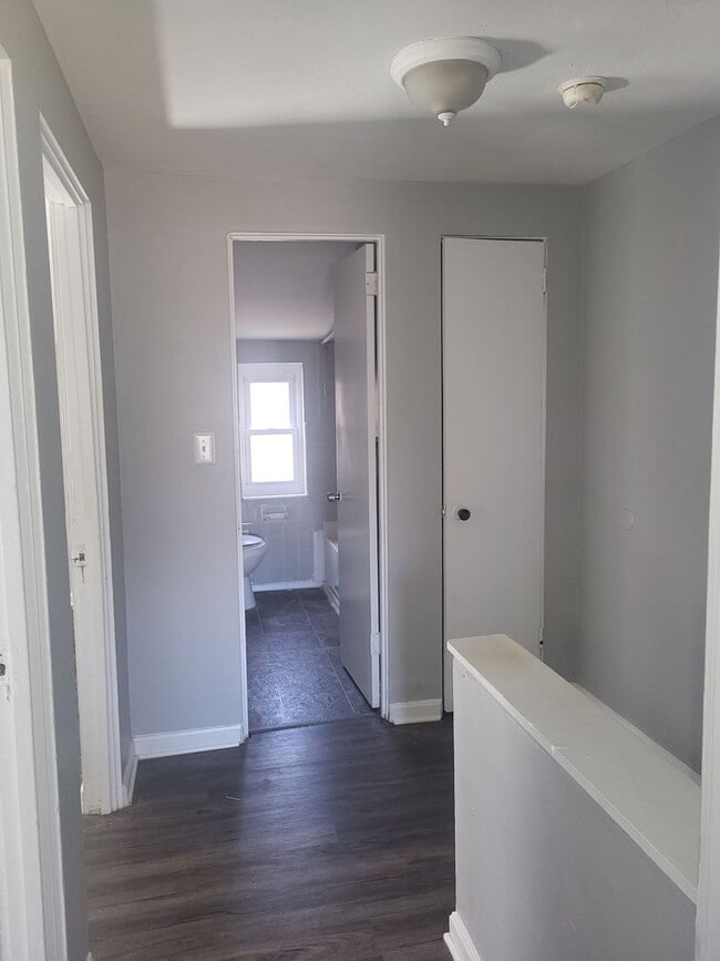 Building Photo - 3 bedroom duplex in Penn Hills with drivew...